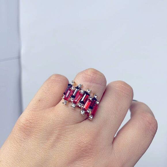 Red Baguette Crystal Rhinestone Gold Band Ring - Picture 3 of 7